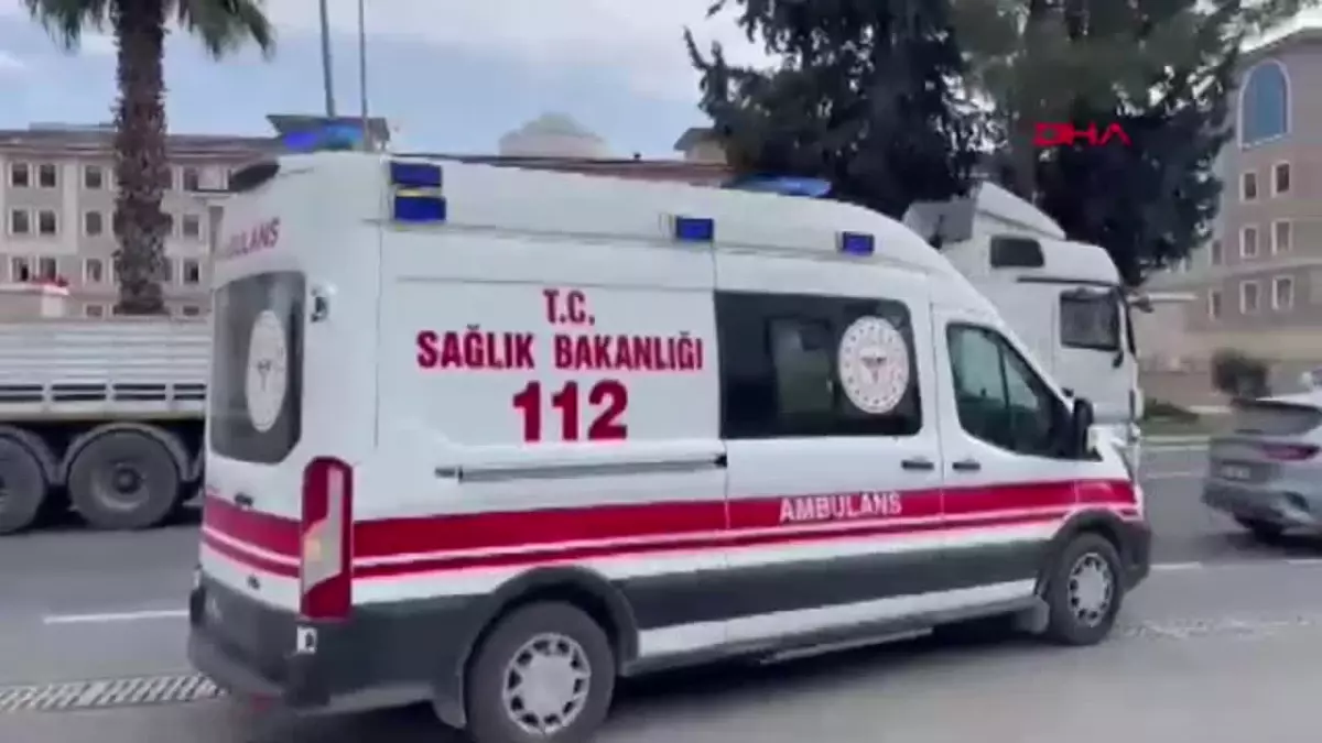 Adıyaman\'da Minibüs ile Motosiklet Çarpıştı: 5 Yaralı