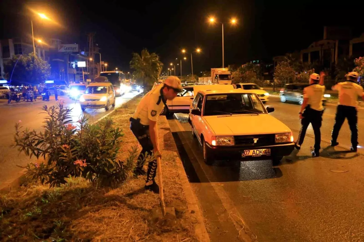 Antalya\'da Zincirleme Trafik Kazası: 1 Yaralı, Trafik Polisi Önlem Aldı