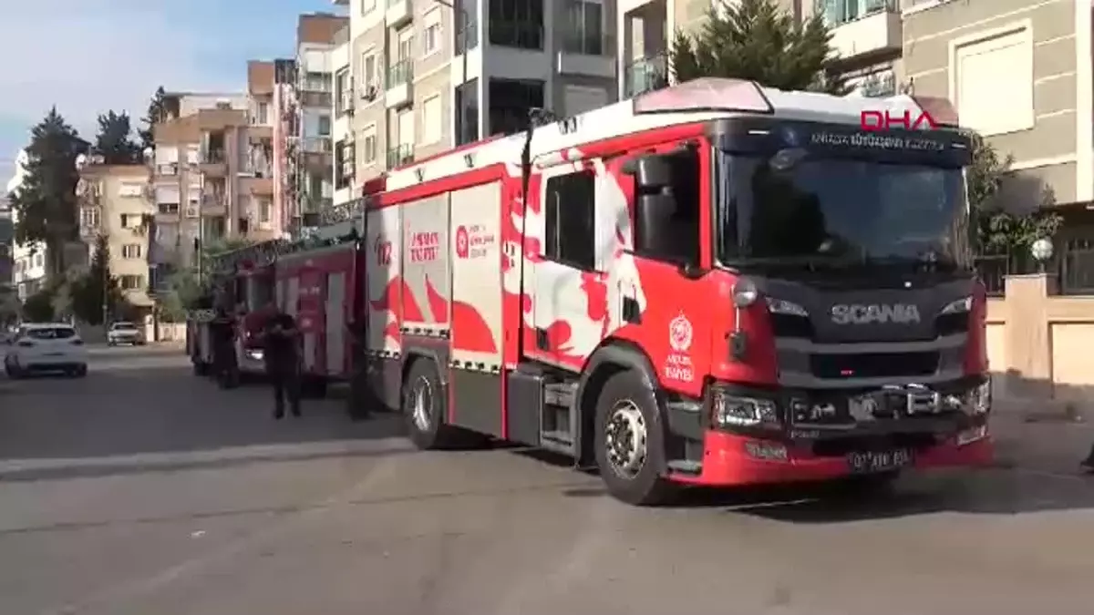 Antalya\'da Balkonda Yangın: İtfaiye Ekipleri Hızla Müdahale Etti