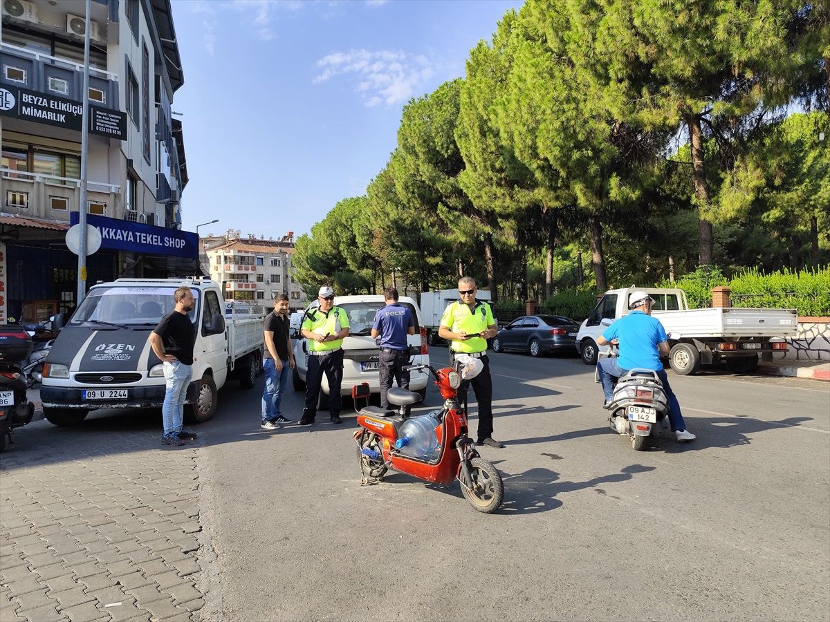 Nazilli\'de Elektrikli Bisiklet Sürücüsüne Araç Çarptı