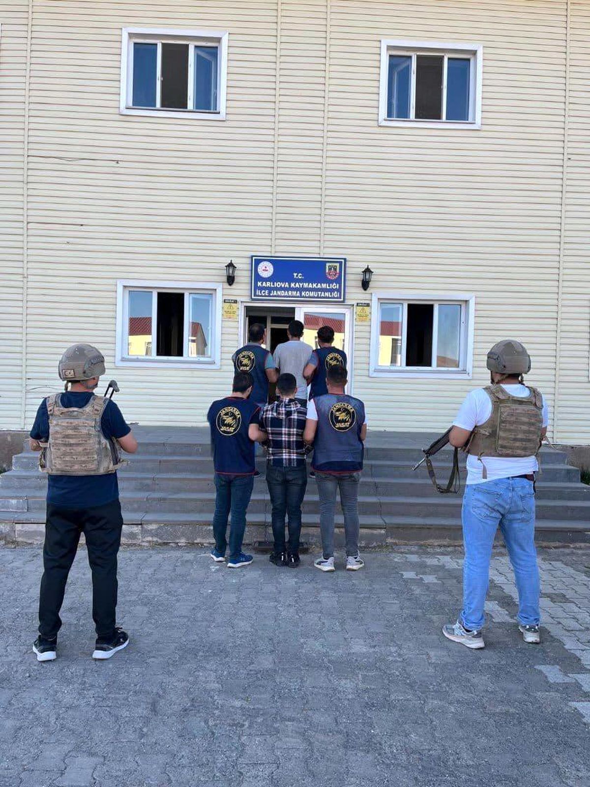 Bingöl\'de Jandarma Ekiplerinden Suçlulara Operasyon: 6 Şüpheli Yakalandı
