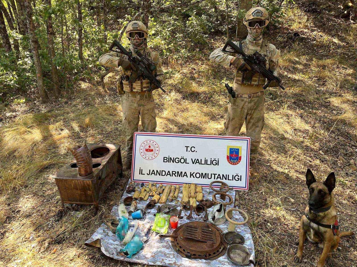 Bingöl\'de PKK\'ya Yönelik Operasyonda Sığınak ve Malzemeler Ele Geçirildi