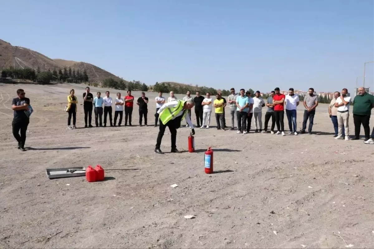 Kayseri Büyükşehir Belediyesi Personeline Yangınla Mücadele Eğitimi Verildi