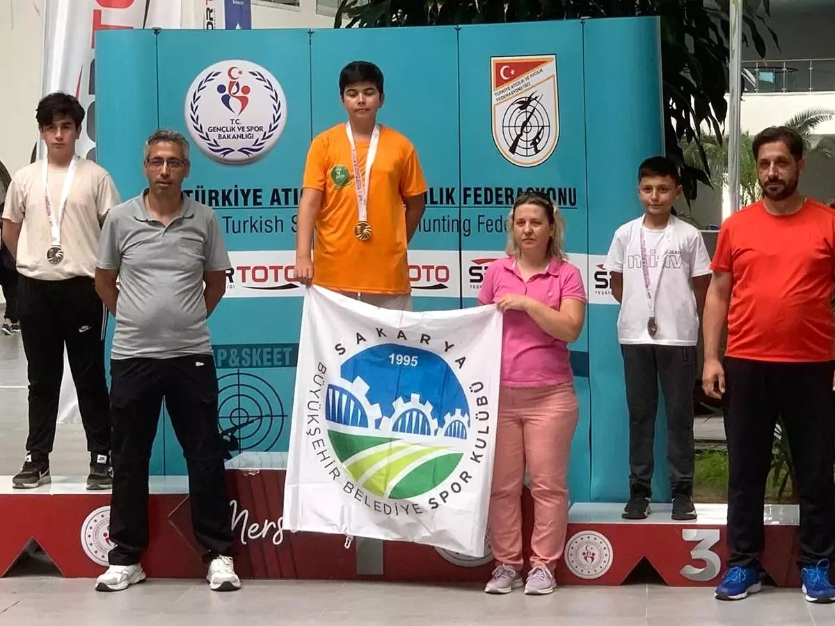 Sakarya Büyükşehir Belediye Sporcusu Ali Mert Erdemir Yıldız Erkek Büyük Tüfek Kategorisinde Birinci Oldu