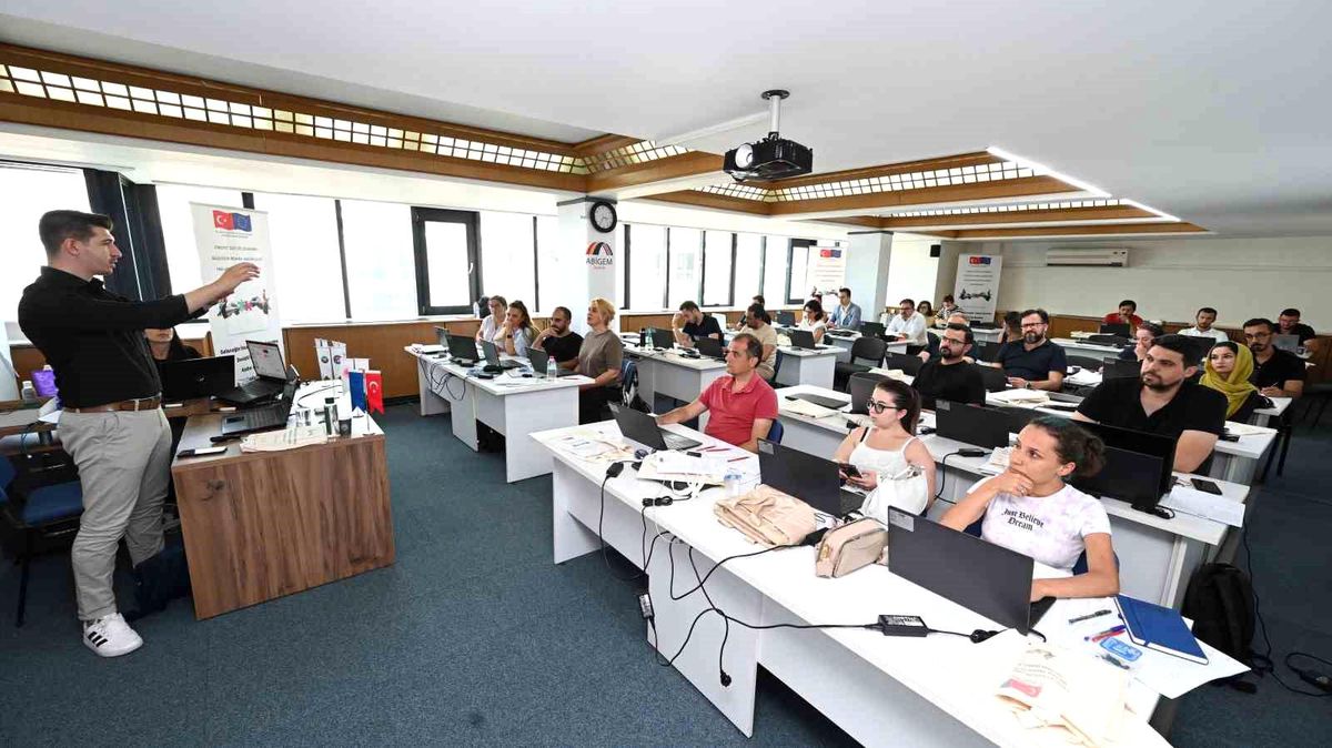 Denizli Ticaret Odası\'ndan Geleceğin Meslekleri Eğitim Seminerleri