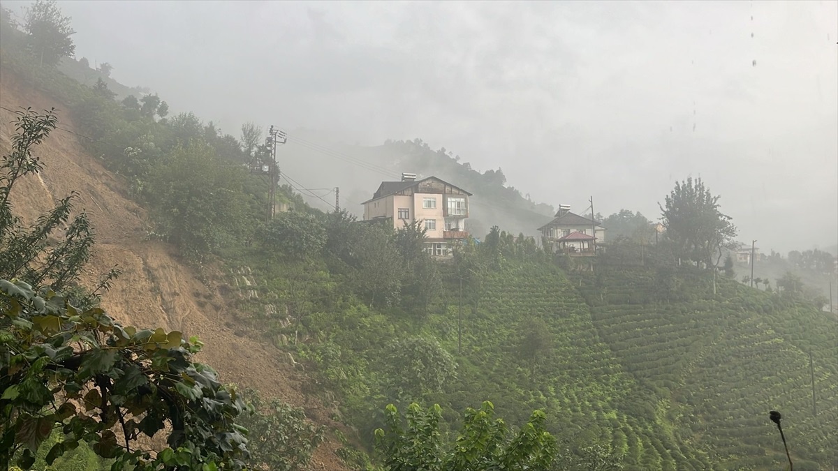 Rize\'de Sağanak Yağış, Dereleri Taşırdı