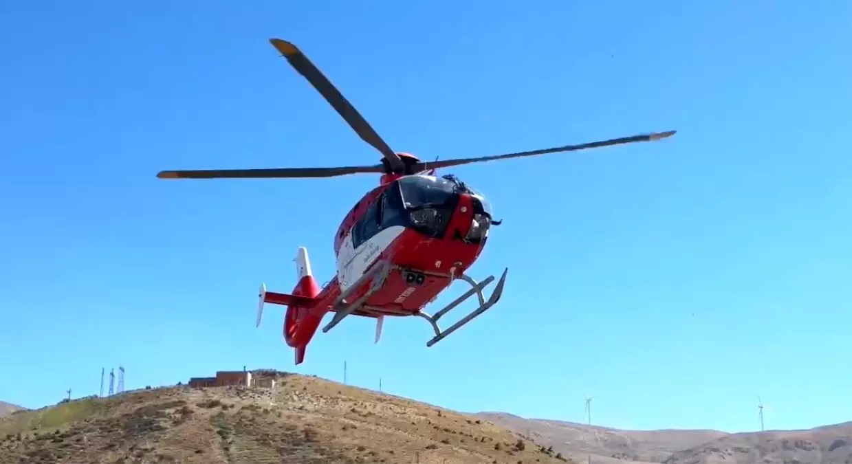 Dağ Yamasında Düşen Vatandaşa Ambulans Helikopterle Müdahale