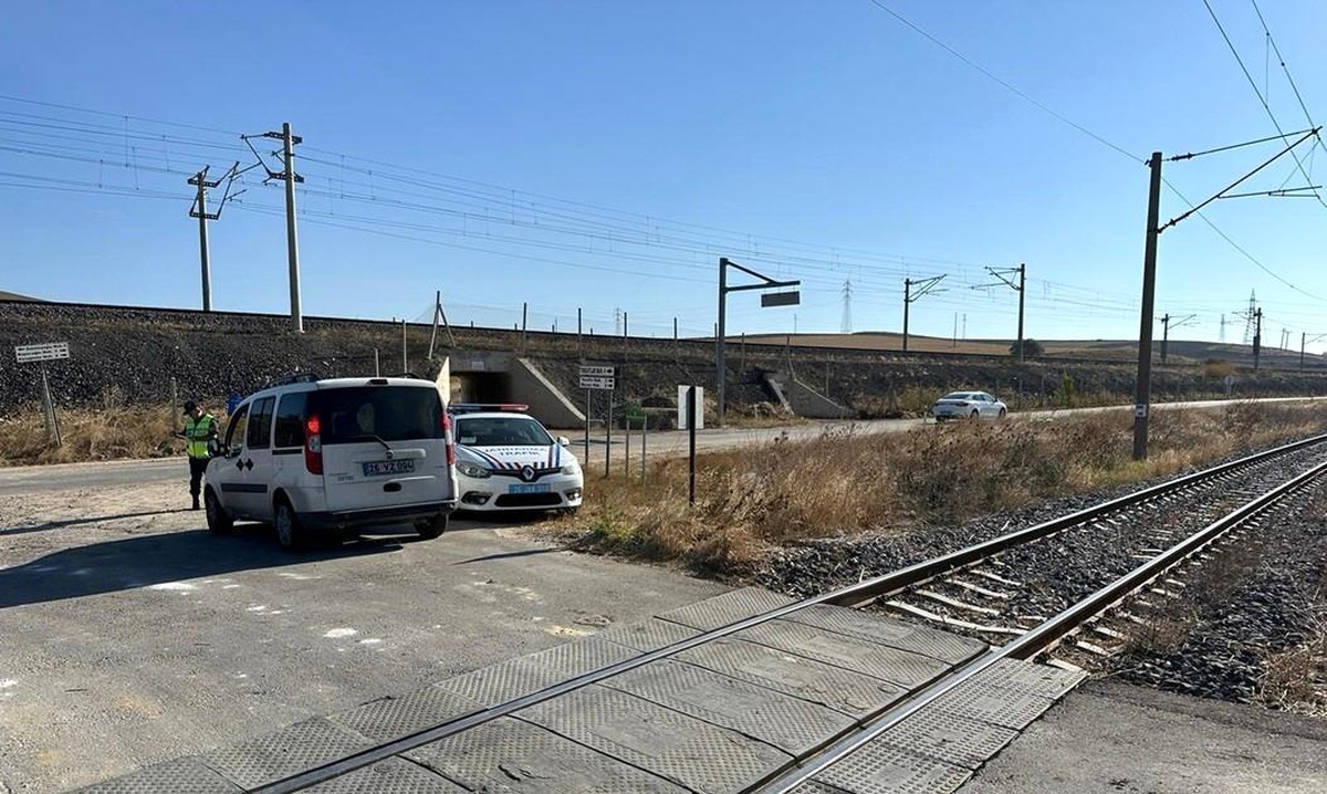Eskişehir\'de Hemzemin Geçit Denetimleri: 6 Sürücüye Ceza