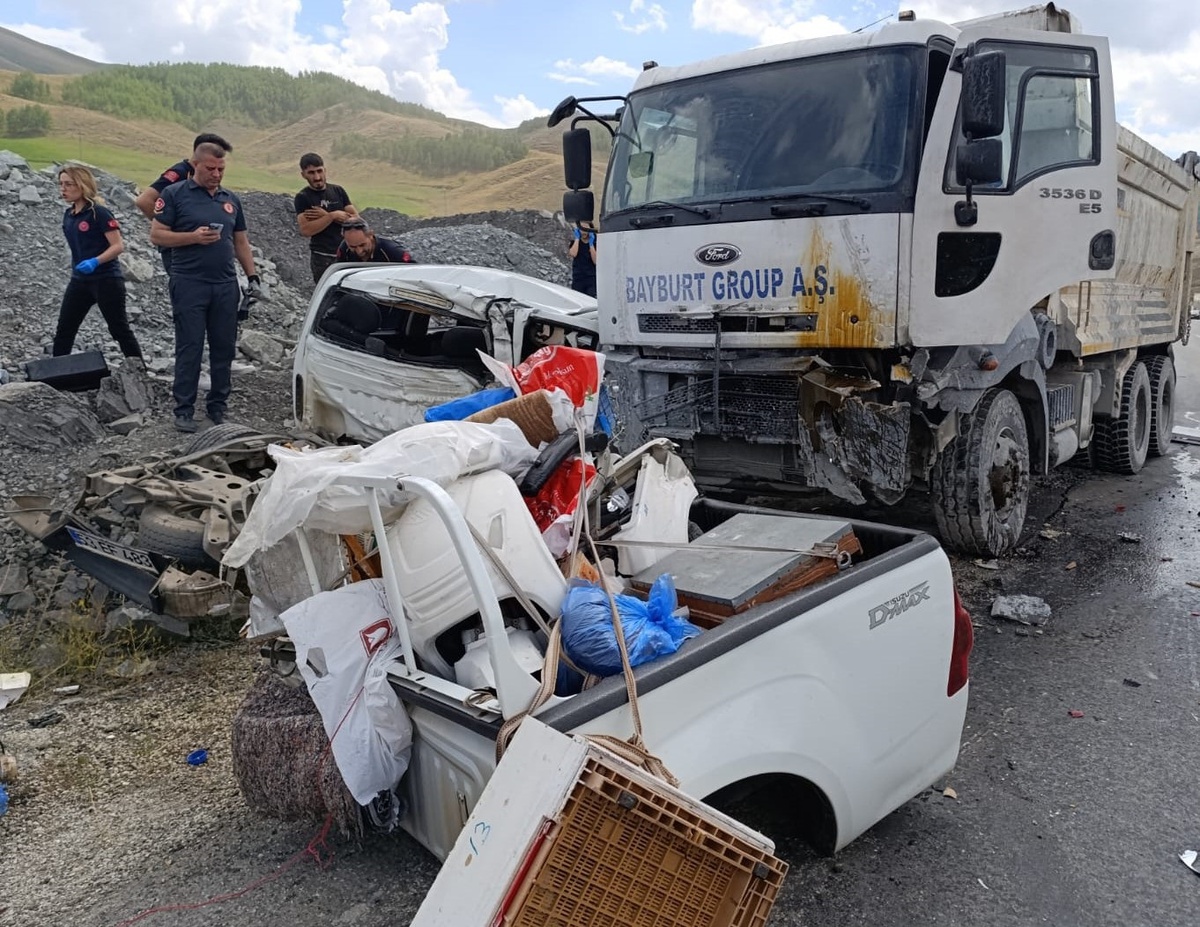 Erzurum\'da Kamyonet Kazası: 3 Ölü, Yaralılar Hastanede