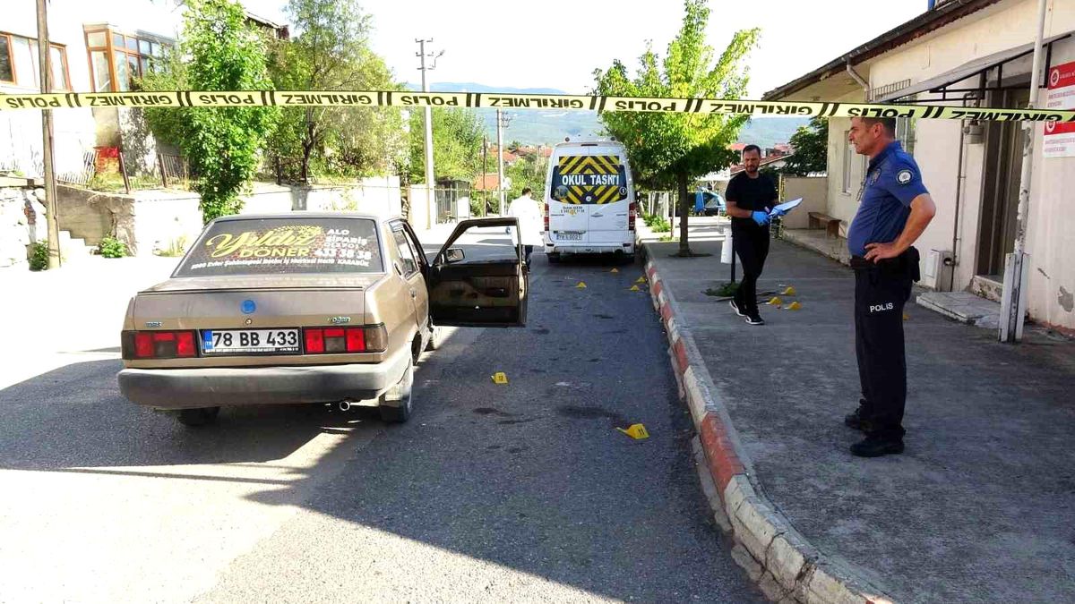 Karabük\'te Bıçaklı Kavga: İki Yaralı