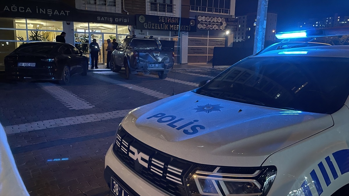Kayseri\'de Silahlı Saldırı: 15 Yaşında Genç Yaralı