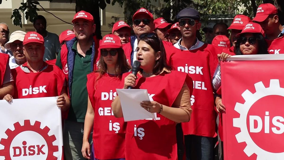 DİSK Üyesi İşçiler Muğla\'da Geçim Mücadelesi İçin Eylem Düzenledi