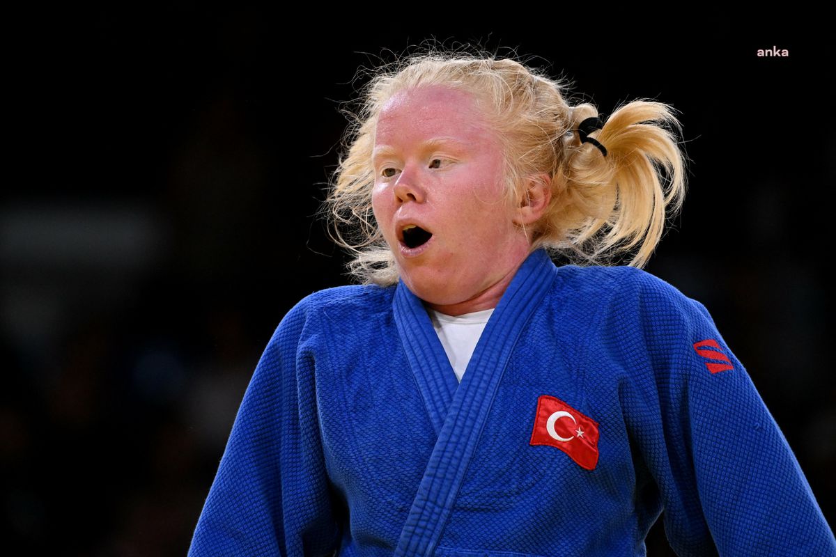 Cahide Eke Bronz Madalya Kazandı