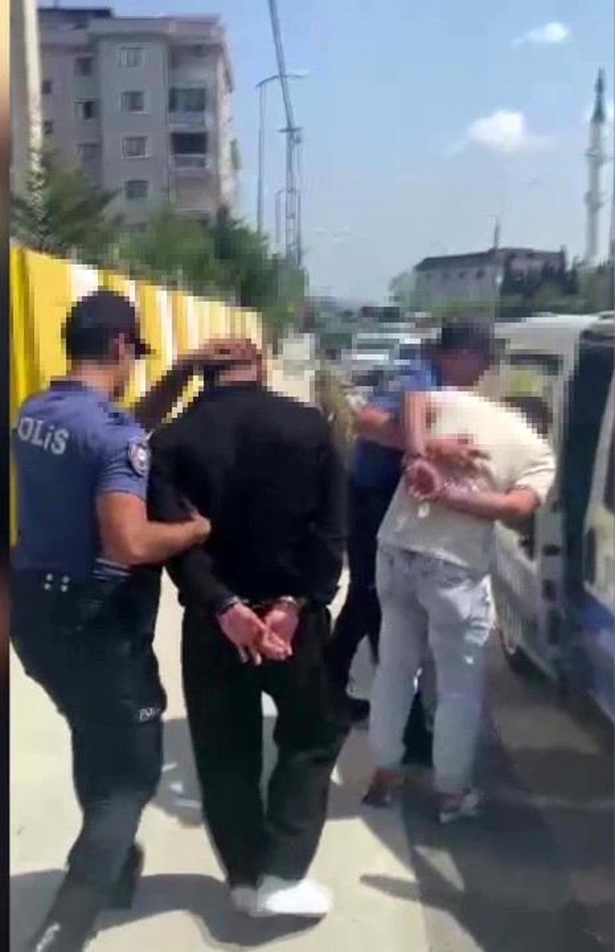 Pendik\'te Börekçi Baskını: Koca ve Çalışanlar Yaralandı