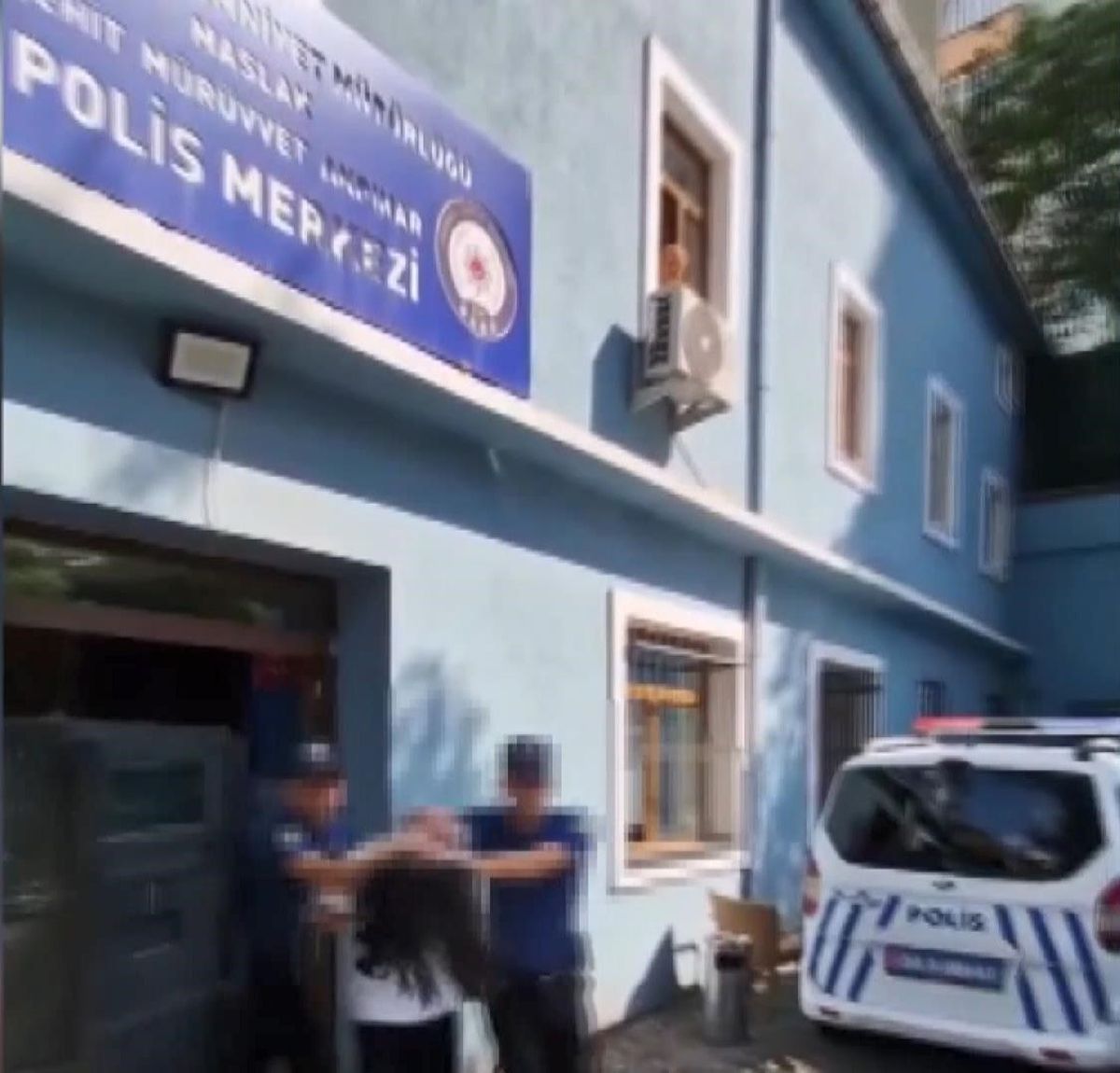 İstanbul\'da Gizlice Kadınların Görüntülerini Çeken İranlı Turist Yakalandı