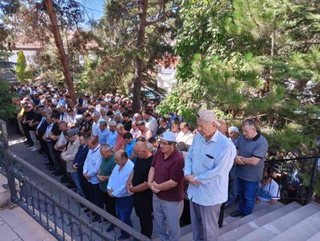 Saygısızlık yapan öğrencisine sahip çıkıp affetmişti! Eyüp Öğretmen'den acı haber geldi