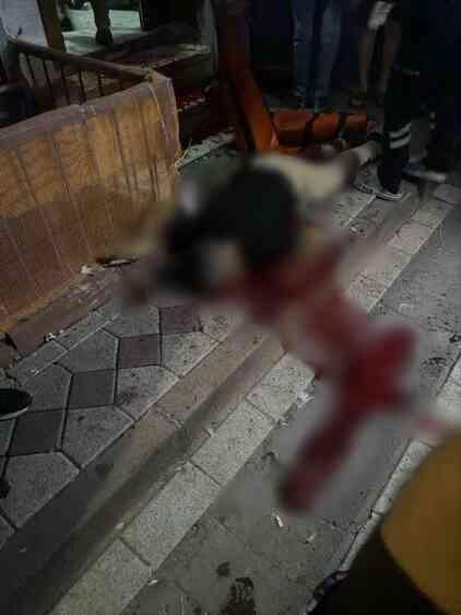 Takip ettikleri kuyumcuyu vurup 1 kilo altını çaldılar Takip ettikleri kuyumcuyu vurup 1 kilo altını çaldılar