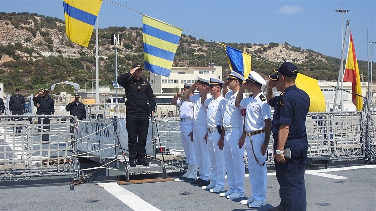 TCG Yıldırım Firkateyni Yunanistan\'a Liman Ziyareti Gerçekleştirdi