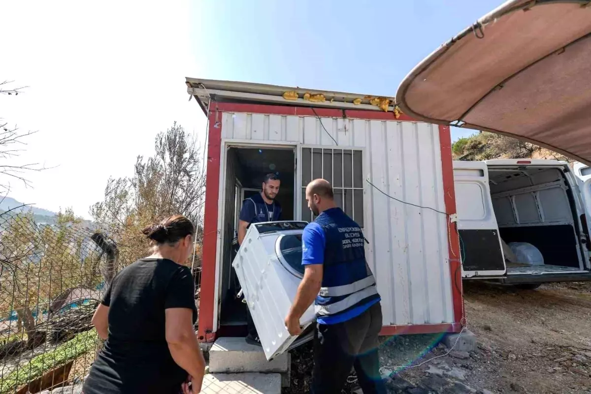 İzmir Büyükşehir Belediyesi Yangın Mağdurlarına Yardım Ediyor