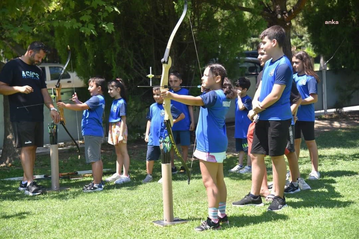 Yunusemre Belediyespor, 8-16 yaş grubu için kış okçuluk kursu açtı