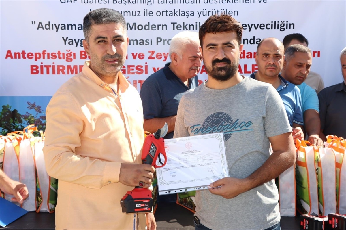 Adıyaman\'da Çiftçilere Budama Makası Dağıtıldı