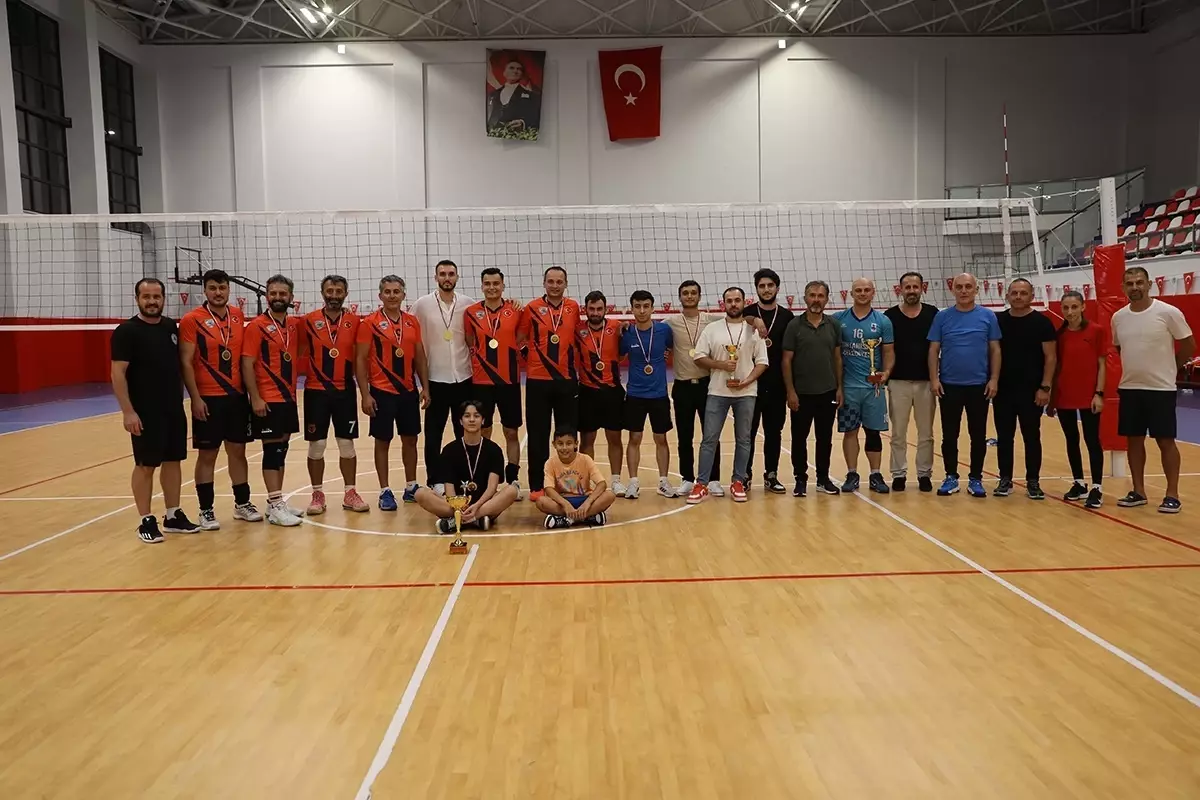 Akçaabat Voleybol Turnuvası Sonuçlandı