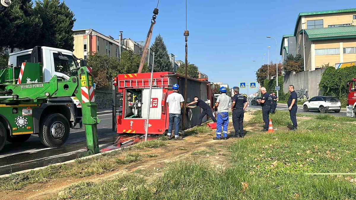 Başakşehir\'de İtfaiye Aracı Kazası