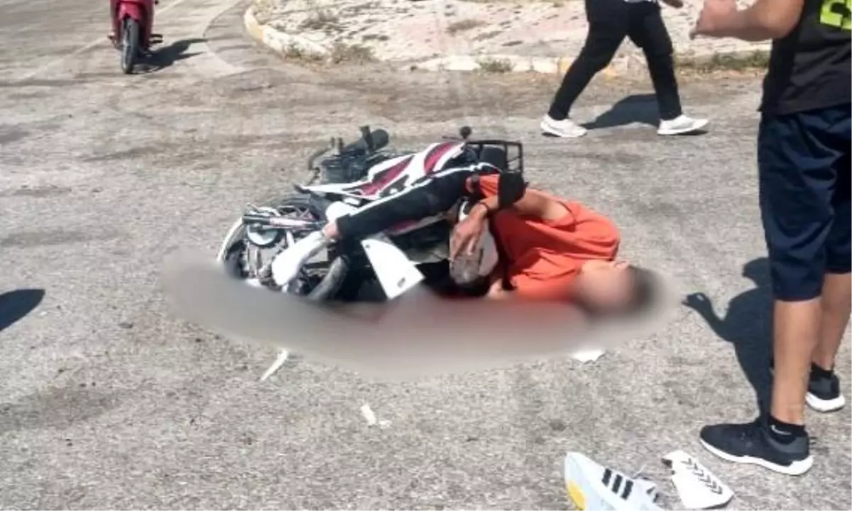 Erzincan\'da belediye temizlik aracına çarpan motosikletli genç hayatını kaybetti