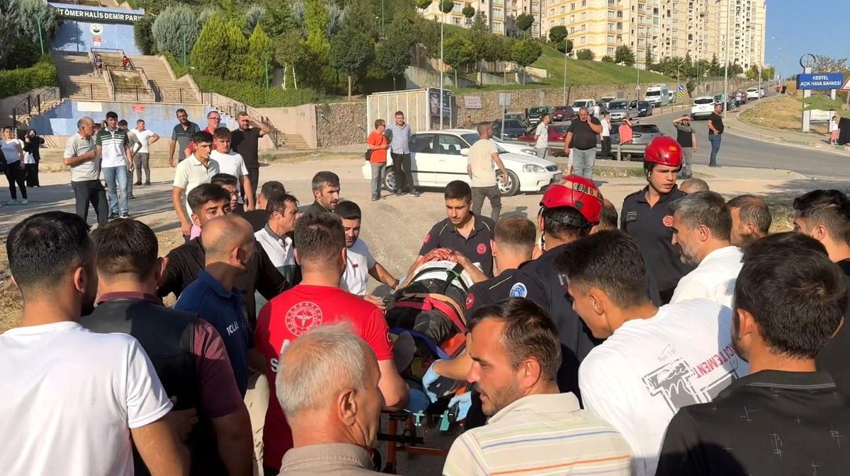 Bursa\'da minibüs dereye uçtu, sürücü yaralı olarak kurtarıldı