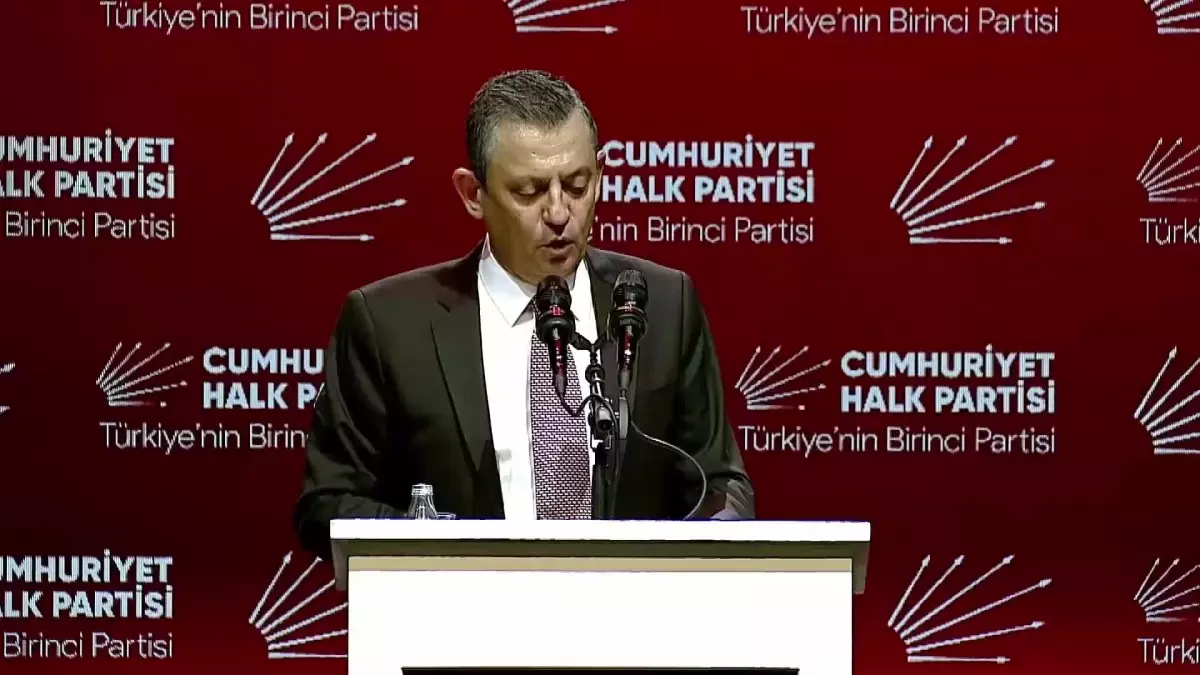 CHP\'nin 20\'nci Olağanüstü Kurultayı... Özgür Özel: "Chp, Ekrem İmamoğlu\'nun Yanındadır. Kimsenin İnsafına Bırakmayız. Herkes Haddini Bilecek"