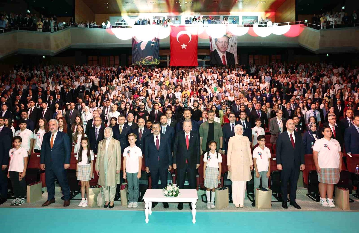 Erdoğan\'dan Sosyal Medya Uyarısı