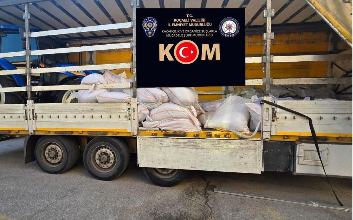 Kocaeli\'de 2.3 Ton Kaçak Nargile Tütünü Ele Geçirildi