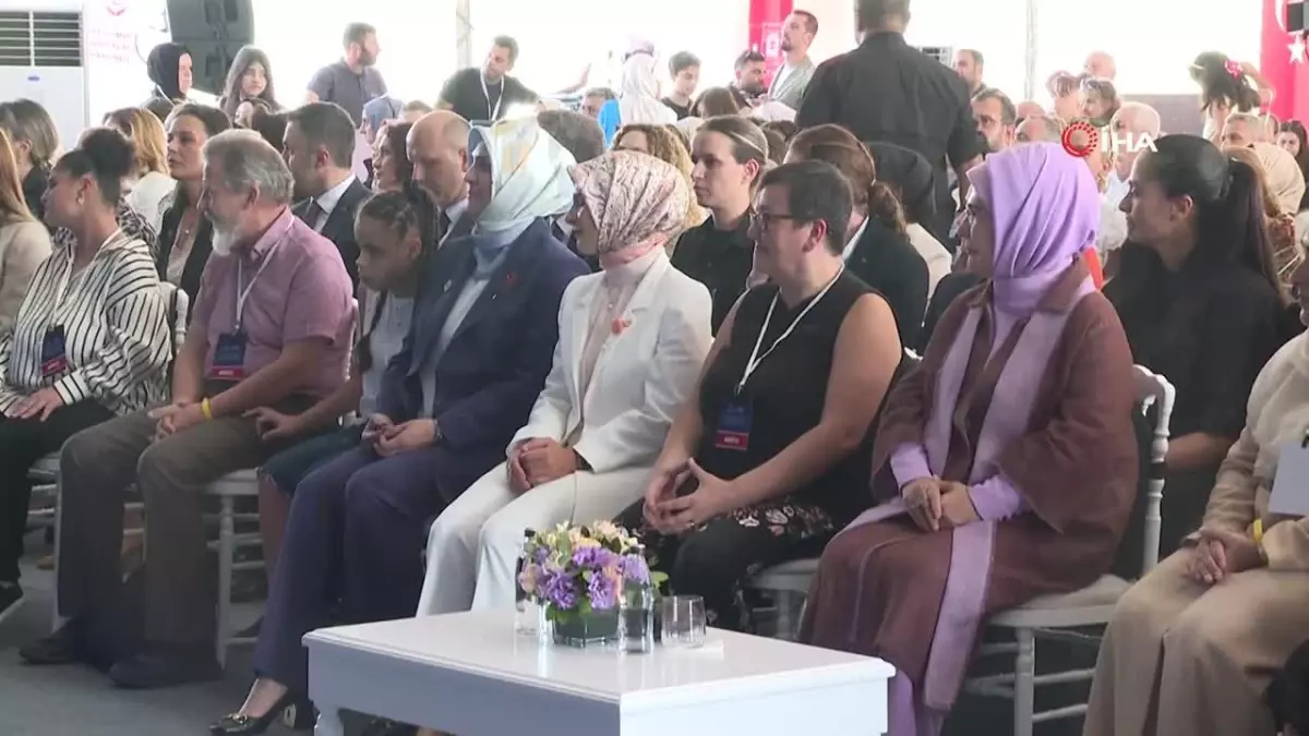 Emine Erdoğan Koruyucu Ailelerle Buluştu