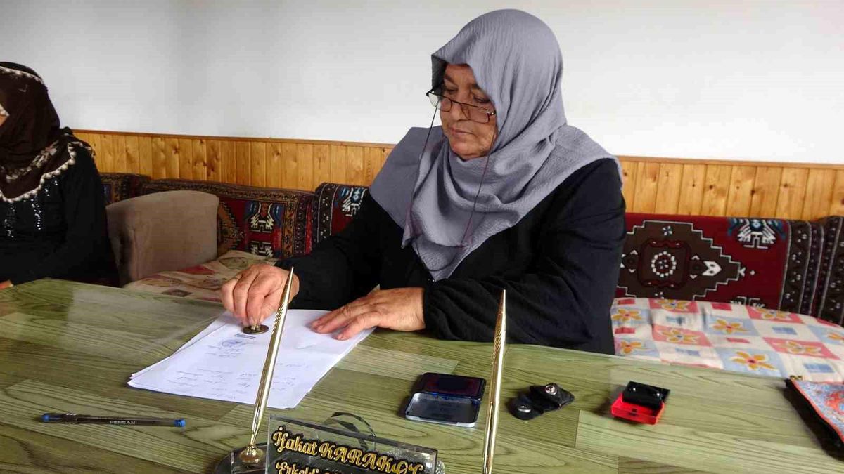 Kadın Muhtar Erkekli Köyünü Düzene Sokuyor