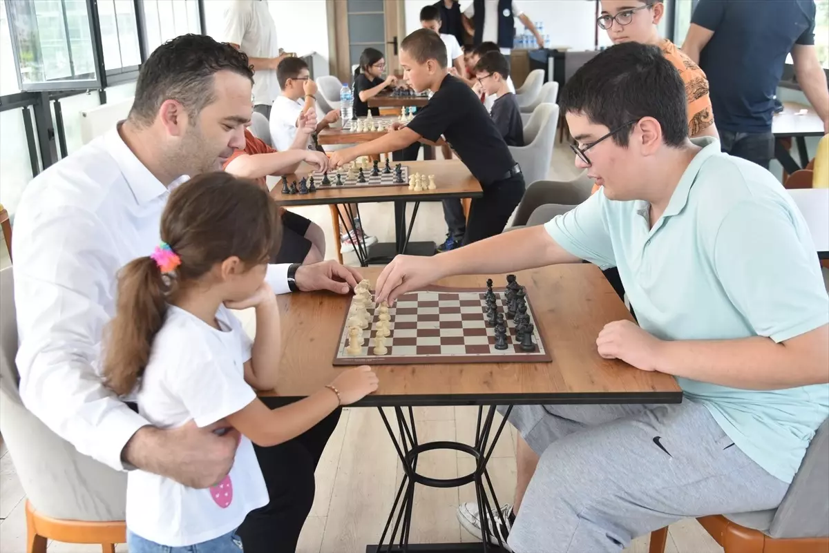 Görele\'de Çocuklar için Satranç Turnuvası