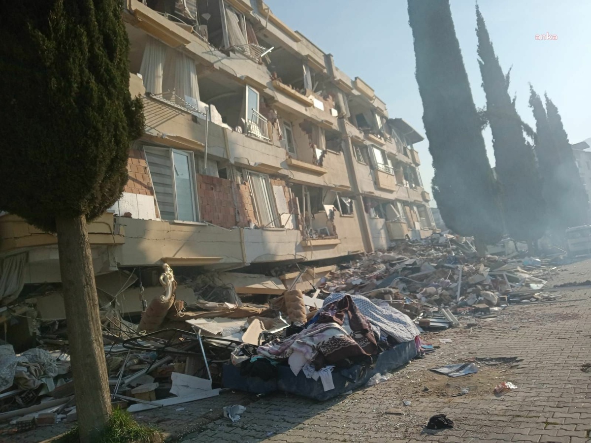 Hatay\'da Derya Apartmanı davasında müteahhit tutukluluğu devam ediyor
