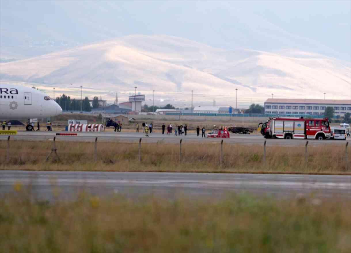 Hindistan-Almanya seferini yapan uçakta korku dolu anlar! Bomba ihbarı nedeniyle Erzurum'a iniş yaptı