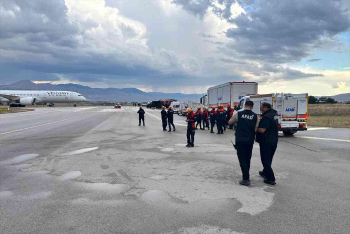 Hindistan-Almanya seferini yapan uçakta korku dolu anlar! Bomba ihbarı nedeniyle Erzurum'a iniş yaptı