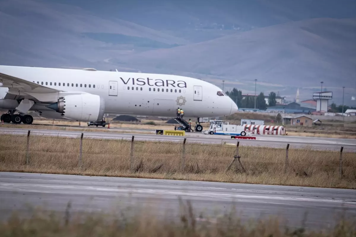 Vistara Uçağı Erzurum\'a Zorunlu İniş Yaptı