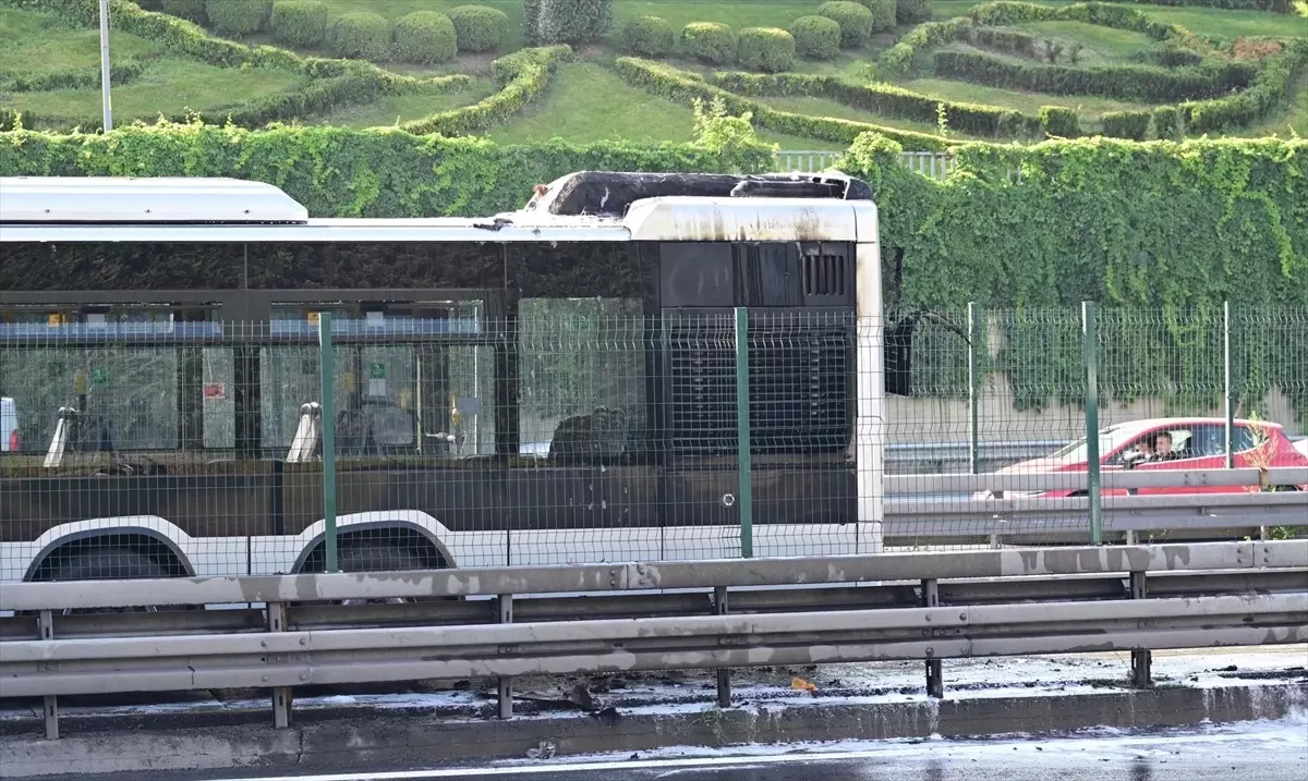 Metrobüste Yangın Panik Yarattı
