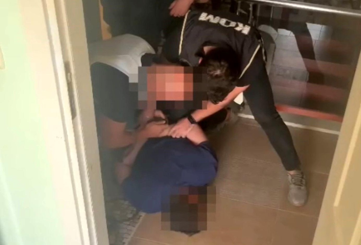 Antalya\'da Kırmızı Bültenle Aranan Şahıs Yakalandı