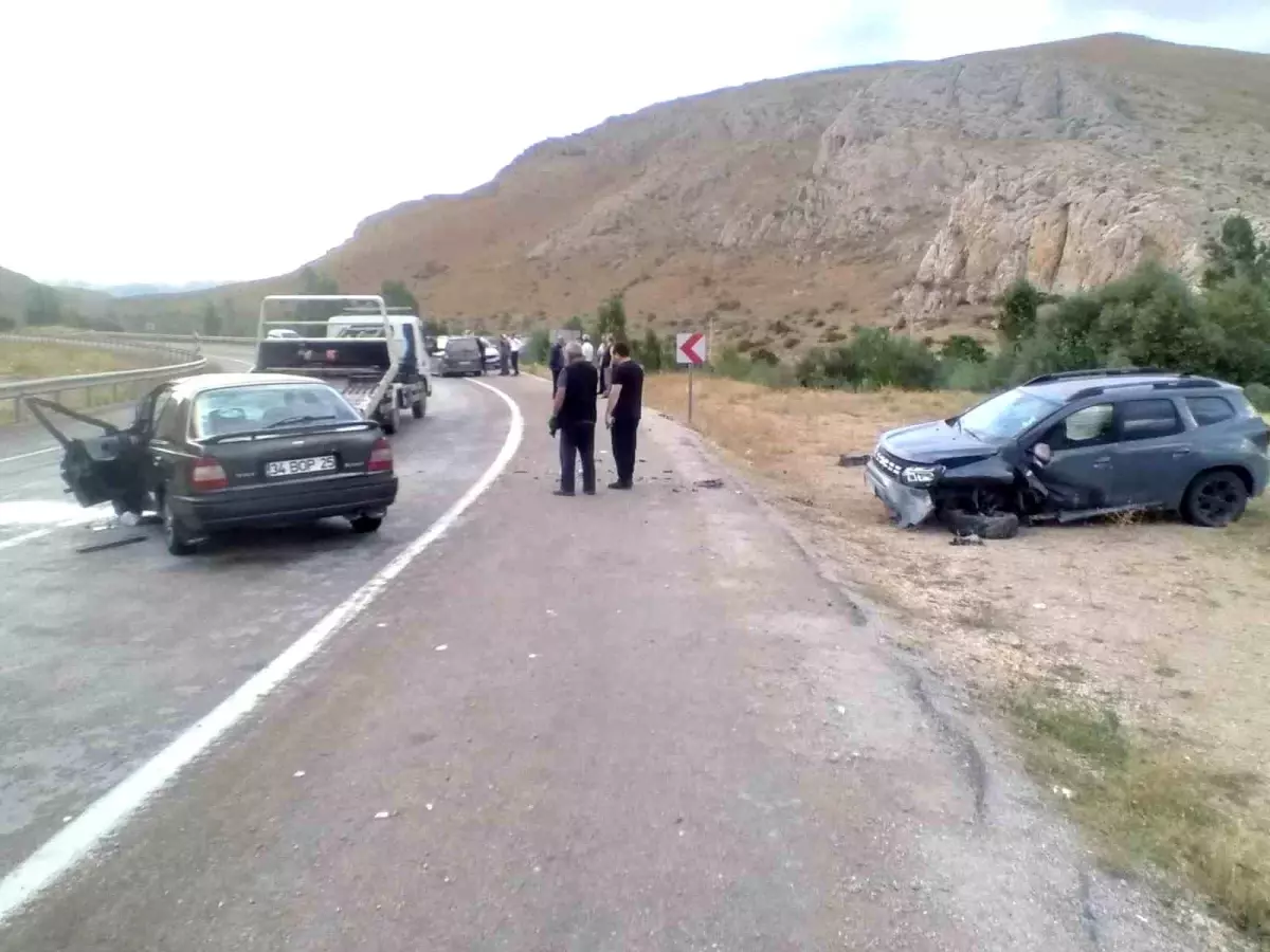 Bayburt\'ta Trafik Kazası: 1 Ölü, 2 Yaralı