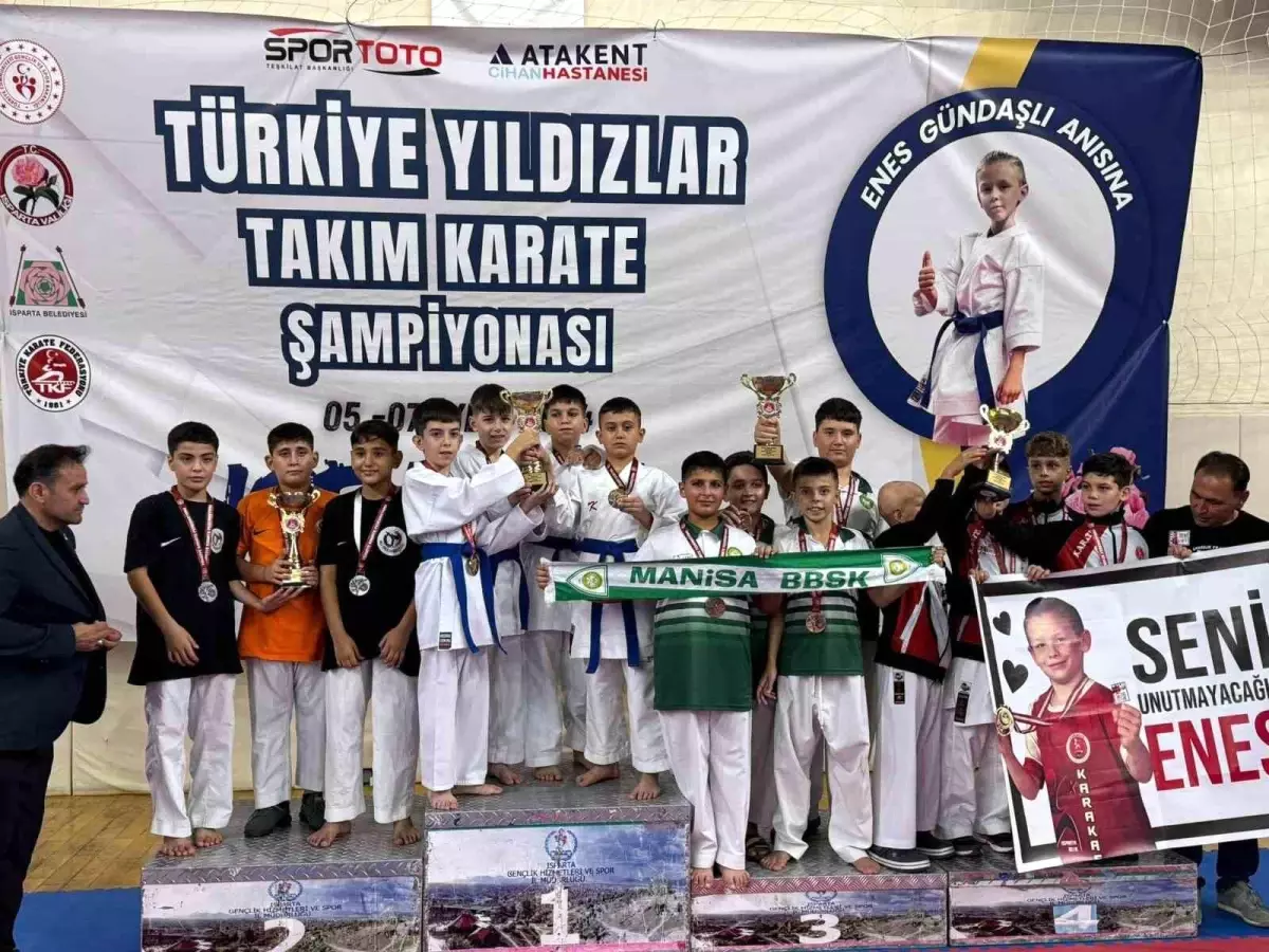 Manisa BBSK Karate Takımı Türkiye Yıldızlar Şampiyonasında 3. oldu