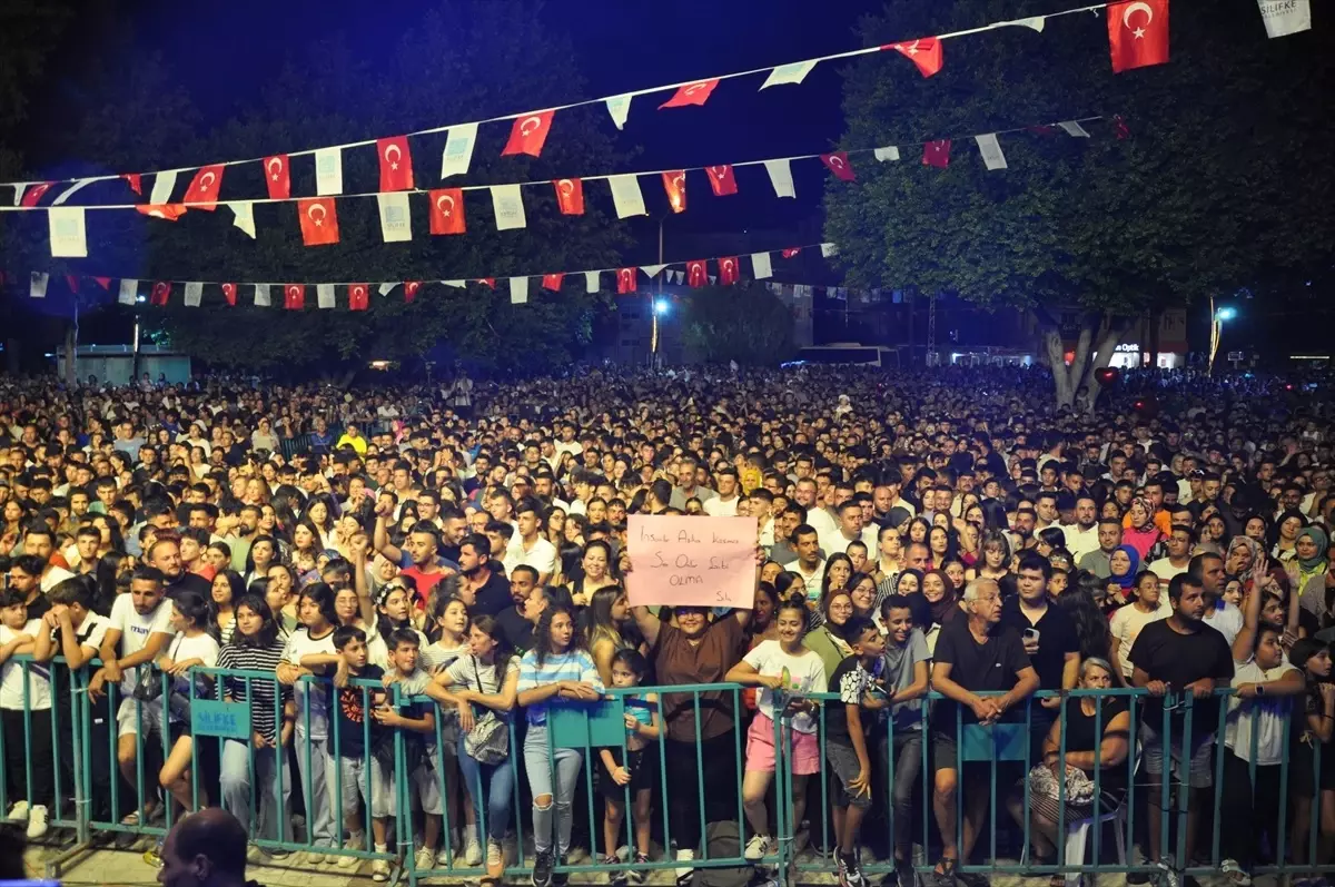 Melek Mosso, Silifke Festivali\'nde Sahne Aldı