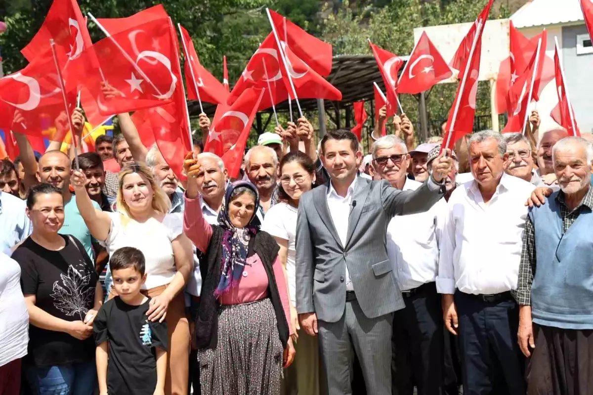 İstanbul\'dan yolu ve suyu olmayan mahallelere hizmet için belediye başkanı çalışmalara başladı