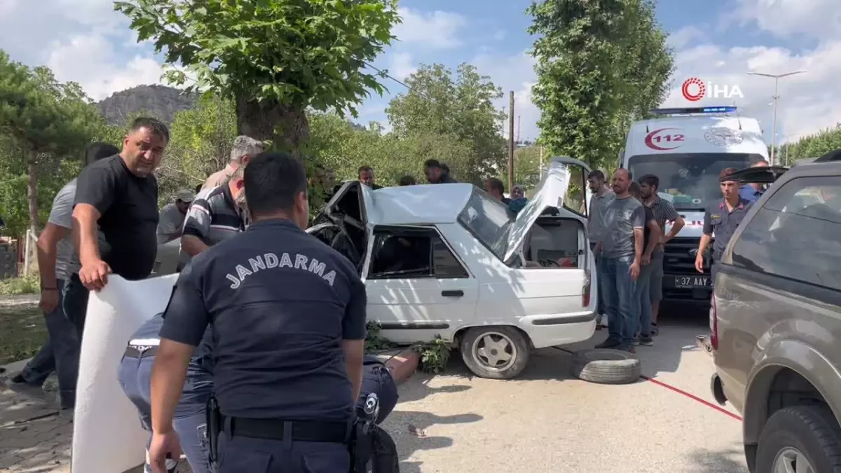 Kastamonu\'da otomobil ağaça saplandı: 2 yaralı