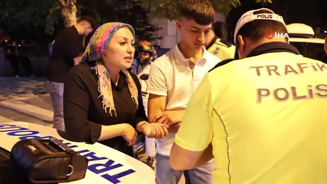 Polise hem 'Kamu personeleyim' dedi, hem de yasal olmayan işlem teklif etti Polise hem 'Kamu personeleyim' dedi, hem de yasal olmayan işlem teklif etti