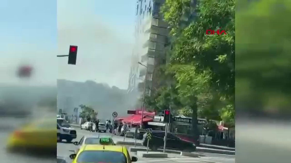 Sarıyer\'de Otel İnşaatında Yangın