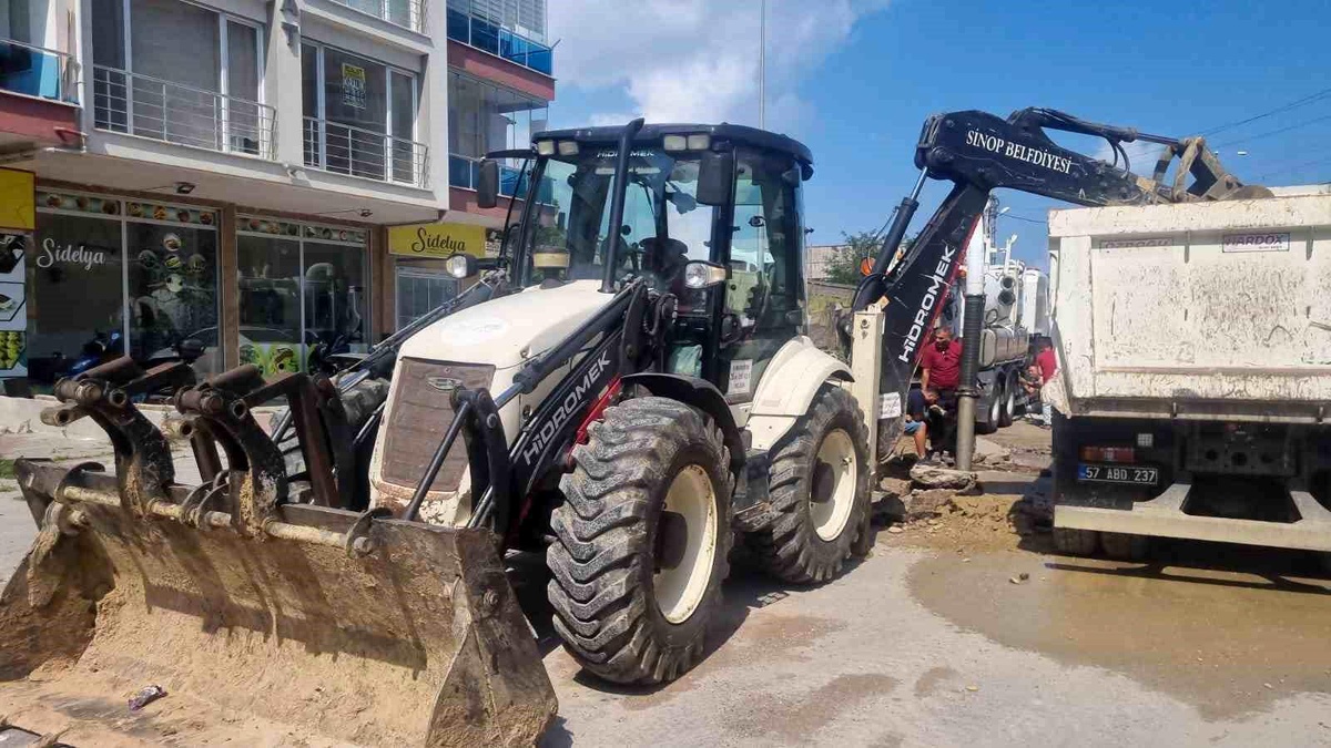 Sinop\'un ana isale hattı su borusu patladı