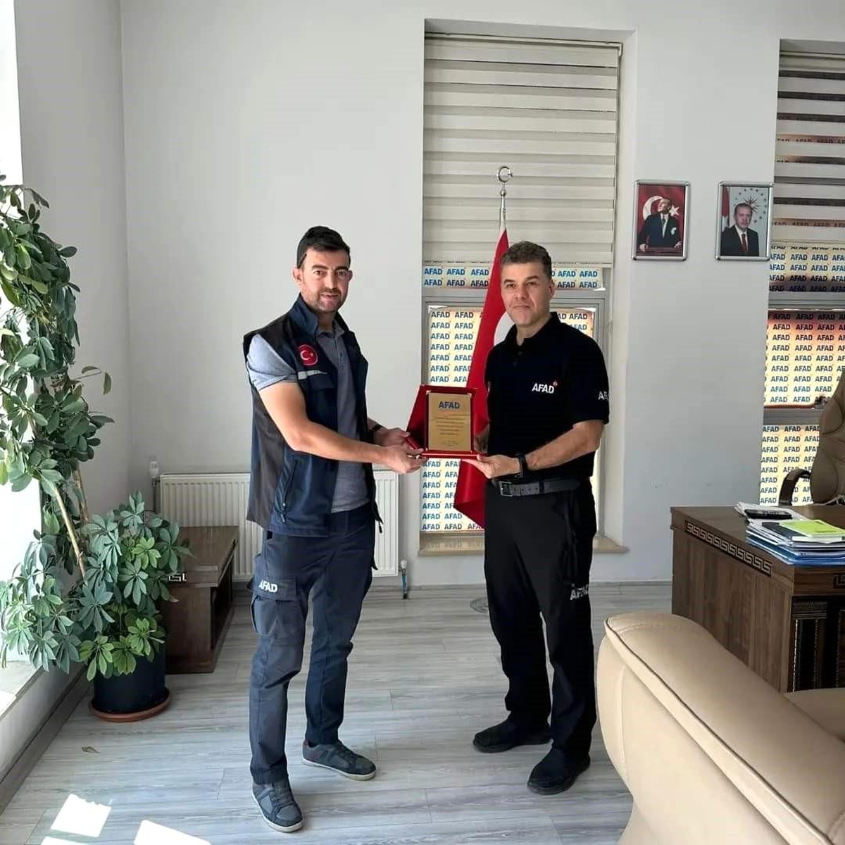 AFAD Personeline Teşekkür Plaketi